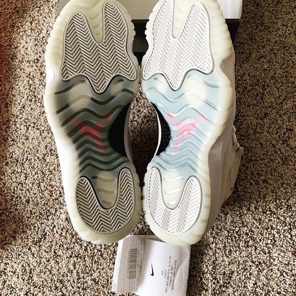 Air Jordan 11 Platinum Tint DS Size 11 - Picture 3 of 4